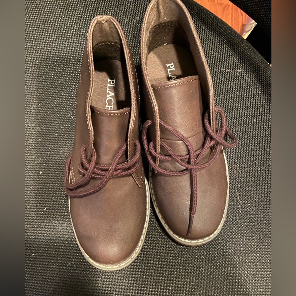 Boys size 2 brown boots from children’s place